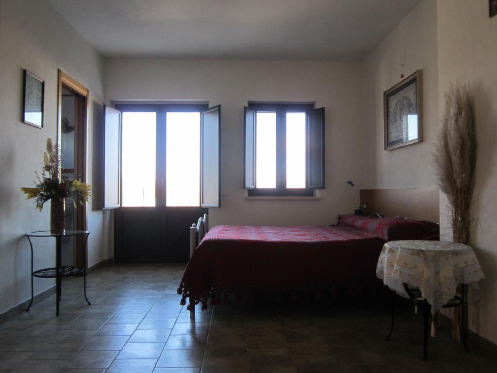 Locanda Dell'Asino D'Oro Villa Sulmona Habitación foto